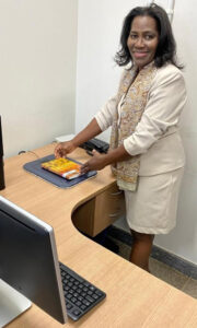 Soluções 1 Ana-Cristina using a RFID workstation