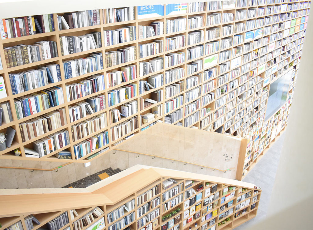 蔚山图书馆的书梯