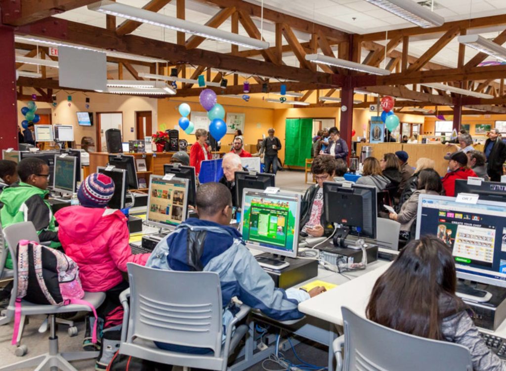 Children on PC's in Ottawa public library
