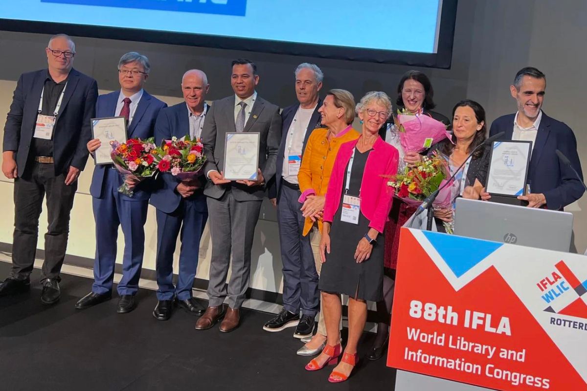 IFLA Updates | Bibliotheca annonce un changement au niveau de sa direction : Ray Hood prend sa retraite en tant que PDG ; Joe Grillo devient le nouveau PDG