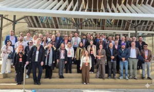 Webinar: Reimagining library service – Stockport Council and Montville Library 9 A large group of international business partners poses for a group photo in front of the Gabriel García Márquez Library in Barcelona, during the Partner Summit ON AIR 2026 event.