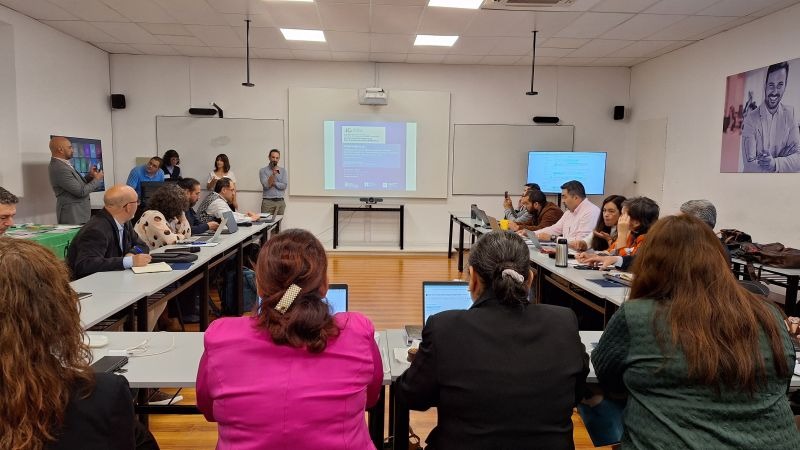 Bibliotheca impulsa la innovación bibliotecaria en el encuentro AUSJAL 1 Participantes en la reunión de bibliotecas y editoriales de AUSJAL en la Universidad Católica de Córdoba.