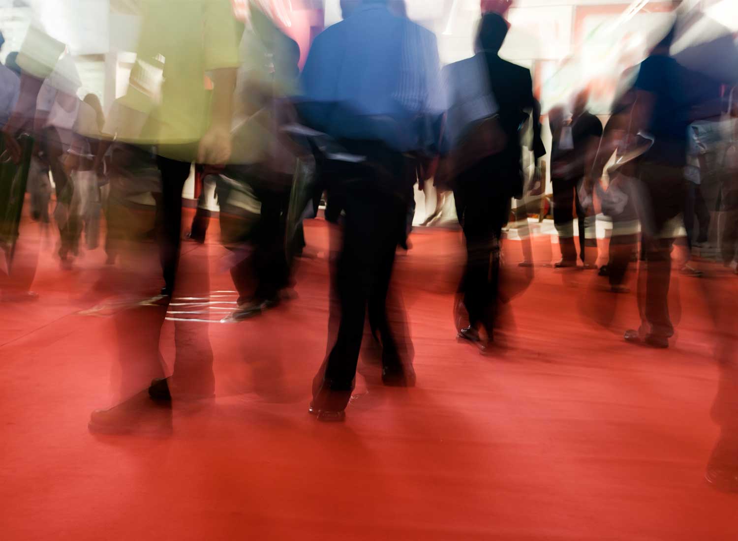 red carpet event blurred | 简化并精简交付模式