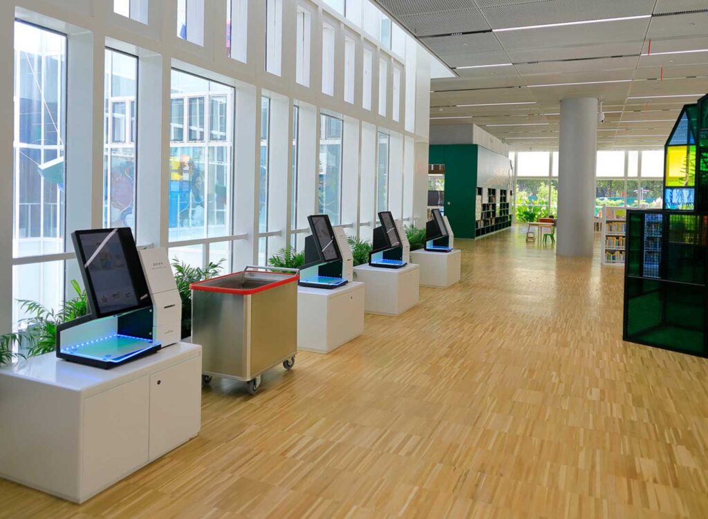 shanghai-public-library-selfCheck-500-desktops-lr